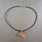 Elegante Damen Kette mit Ginkgo Anhänger – Naturnahes Design