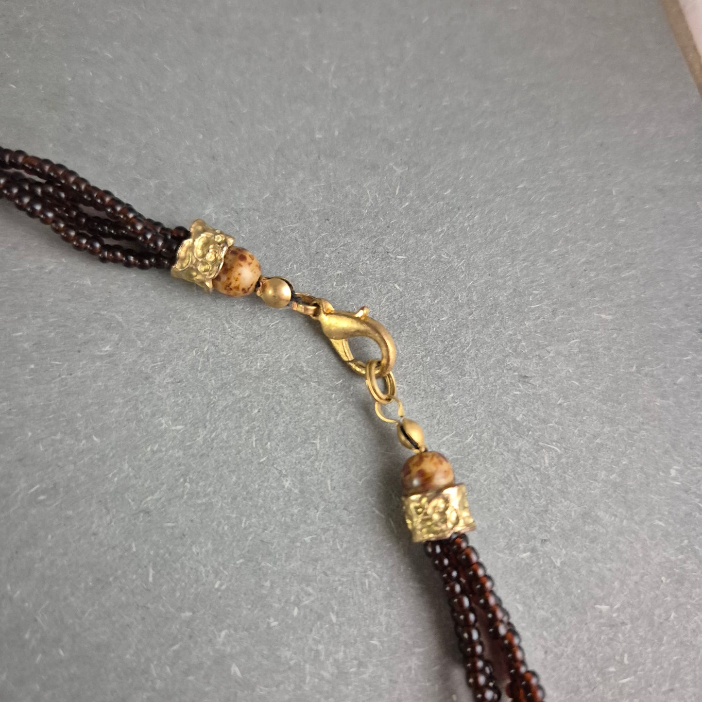 Exotische Damen Kette mit Perlen und Anhängern – Ethno Stil