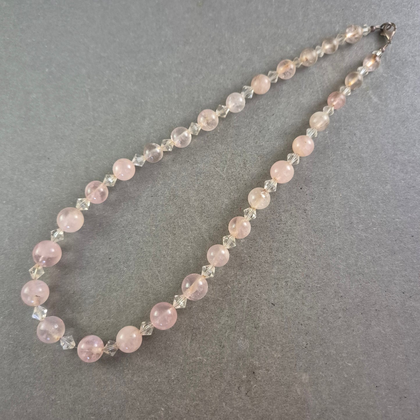 Damen Kette mit Rosenquarz und Kristallperlen – Zart und feminin