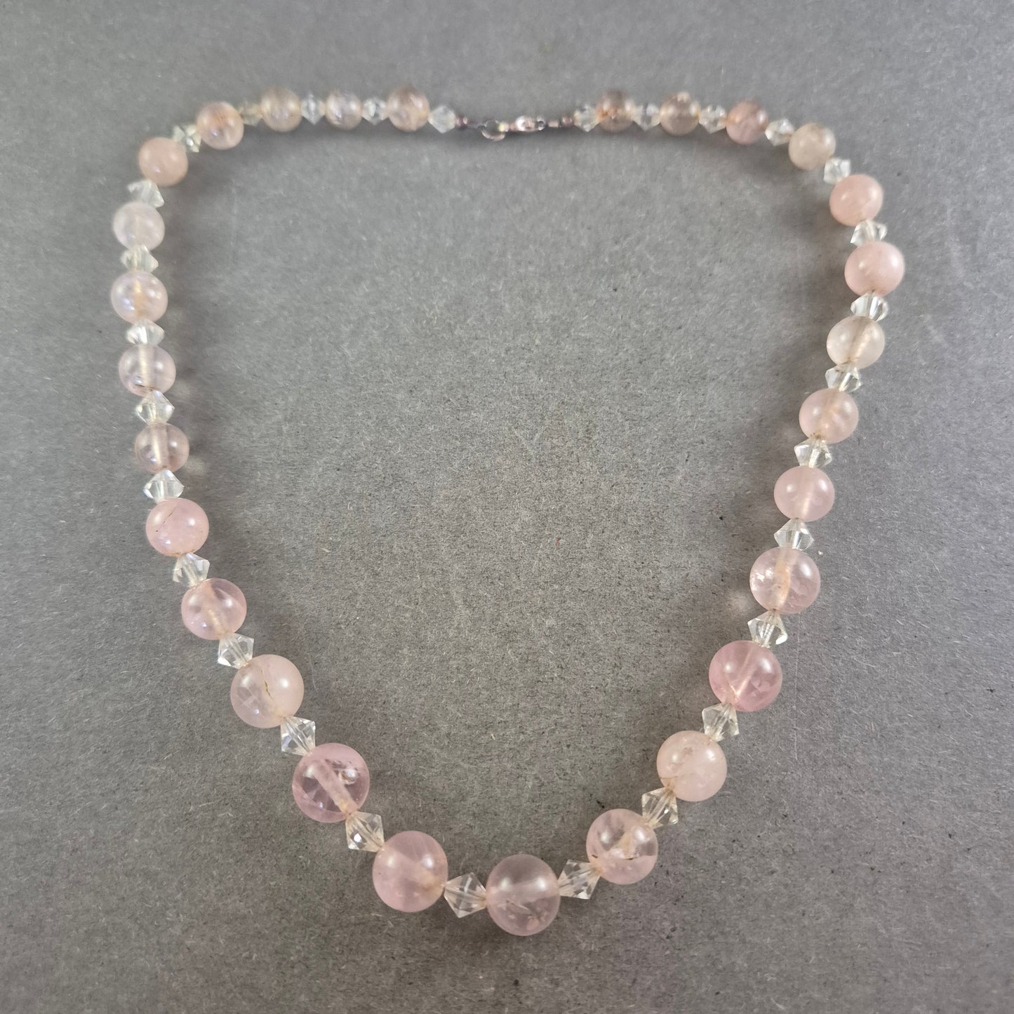 Damen Kette mit Rosenquarz und Kristallperlen – Zart und feminin