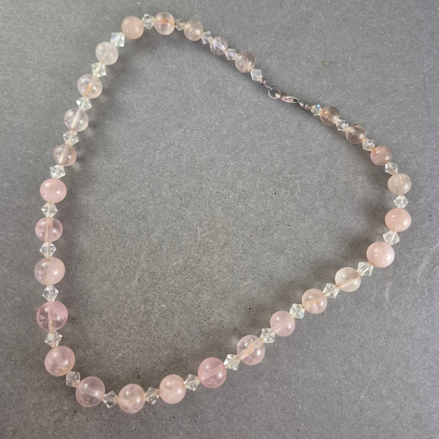 Damen Kette mit Rosenquarz und Kristallperlen – Zart und feminin