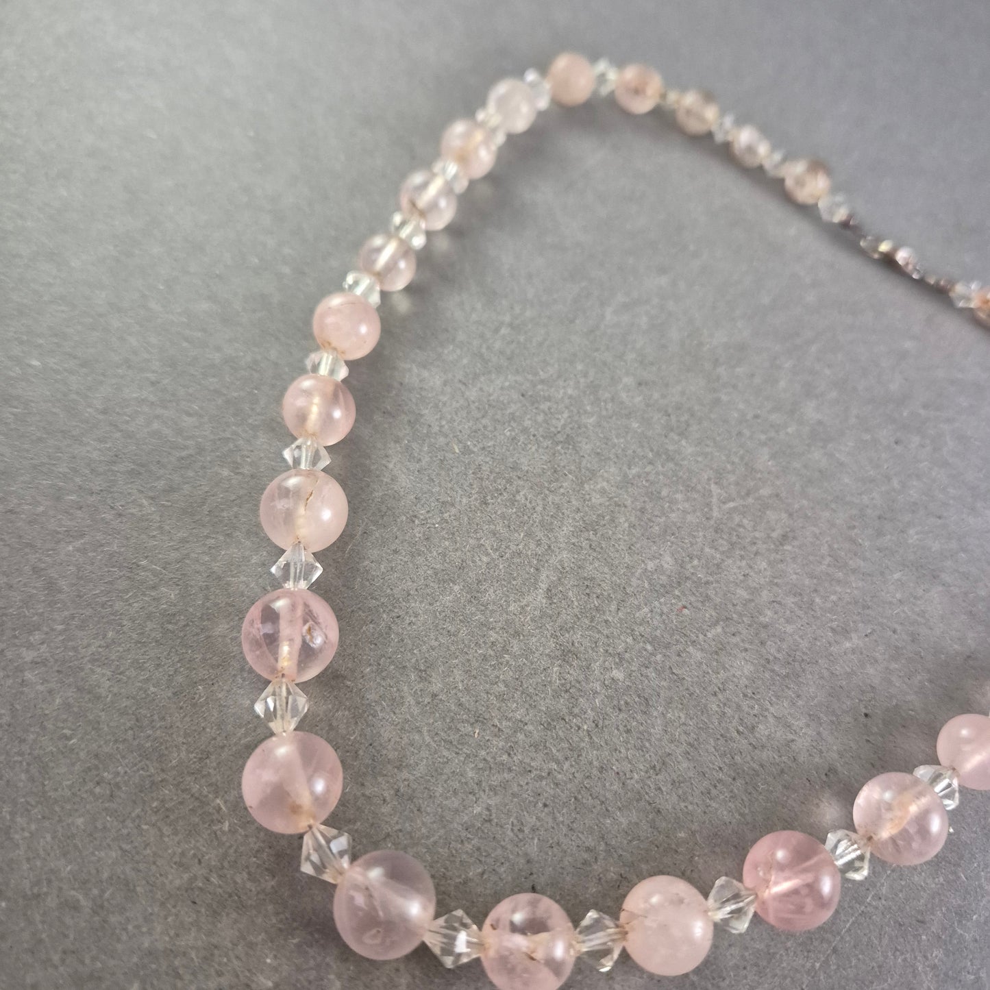 Damen Kette mit Rosenquarz und Kristallperlen – Zart und feminin