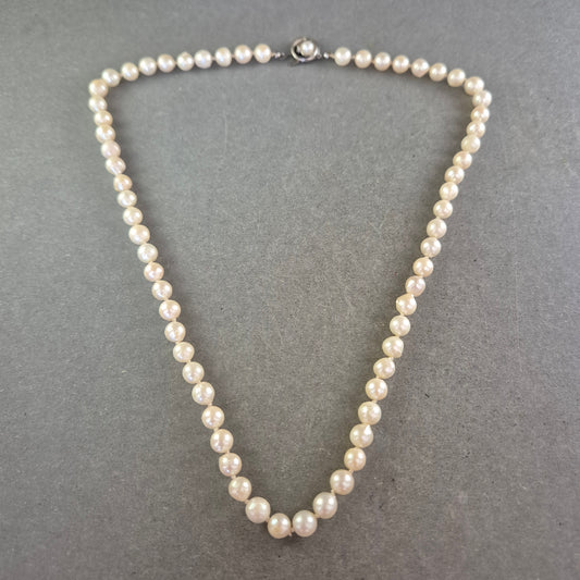 Elegante Damen Perlenkette mit Silberverschluss – Klassische Schönheit