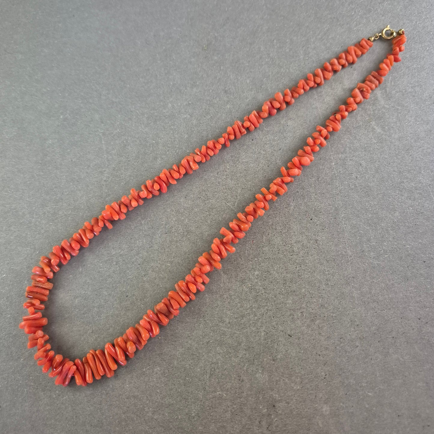 Damen Kette aus roten Korallen – Natürliche Eleganz