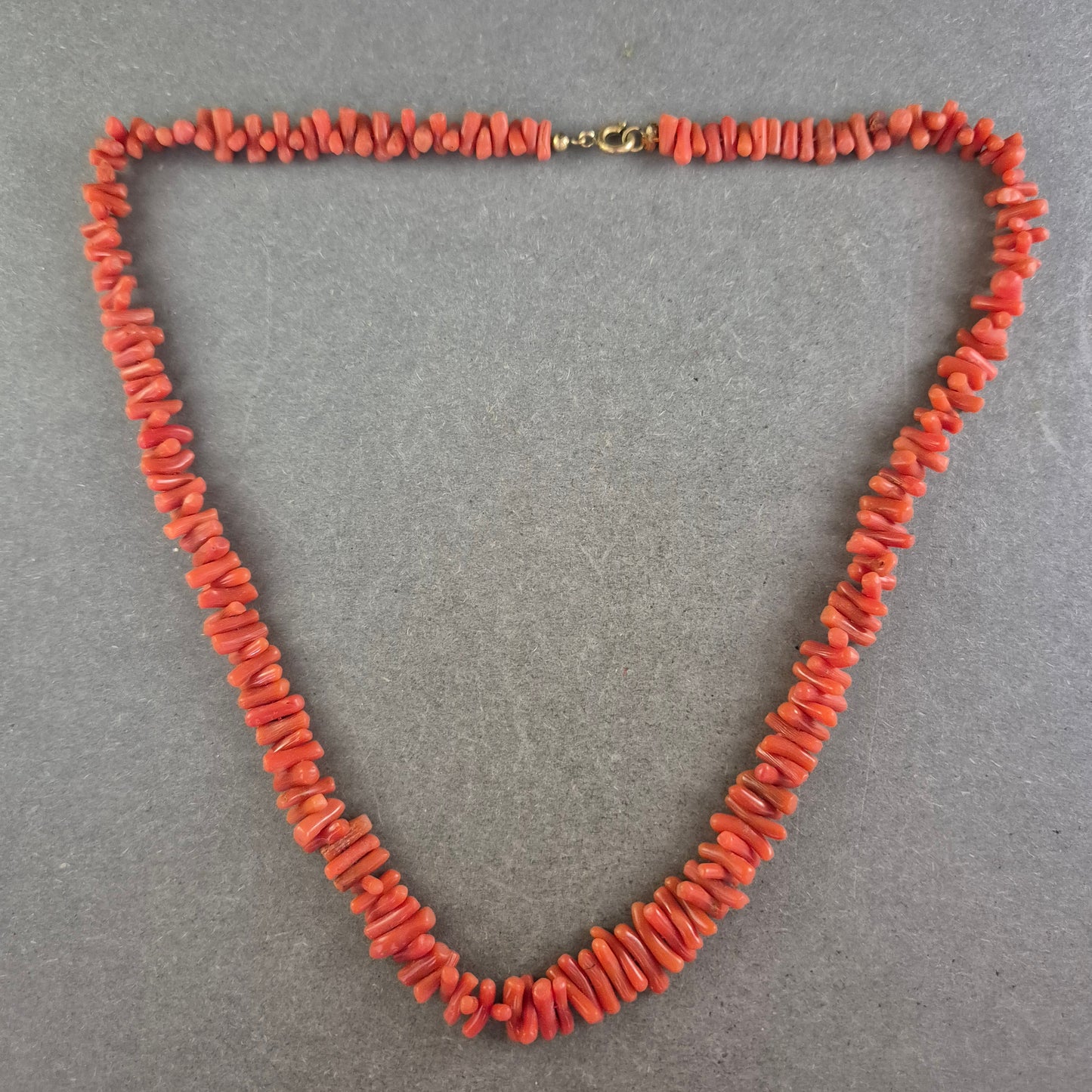 Damen Kette aus roten Korallen – Natürliche Eleganz