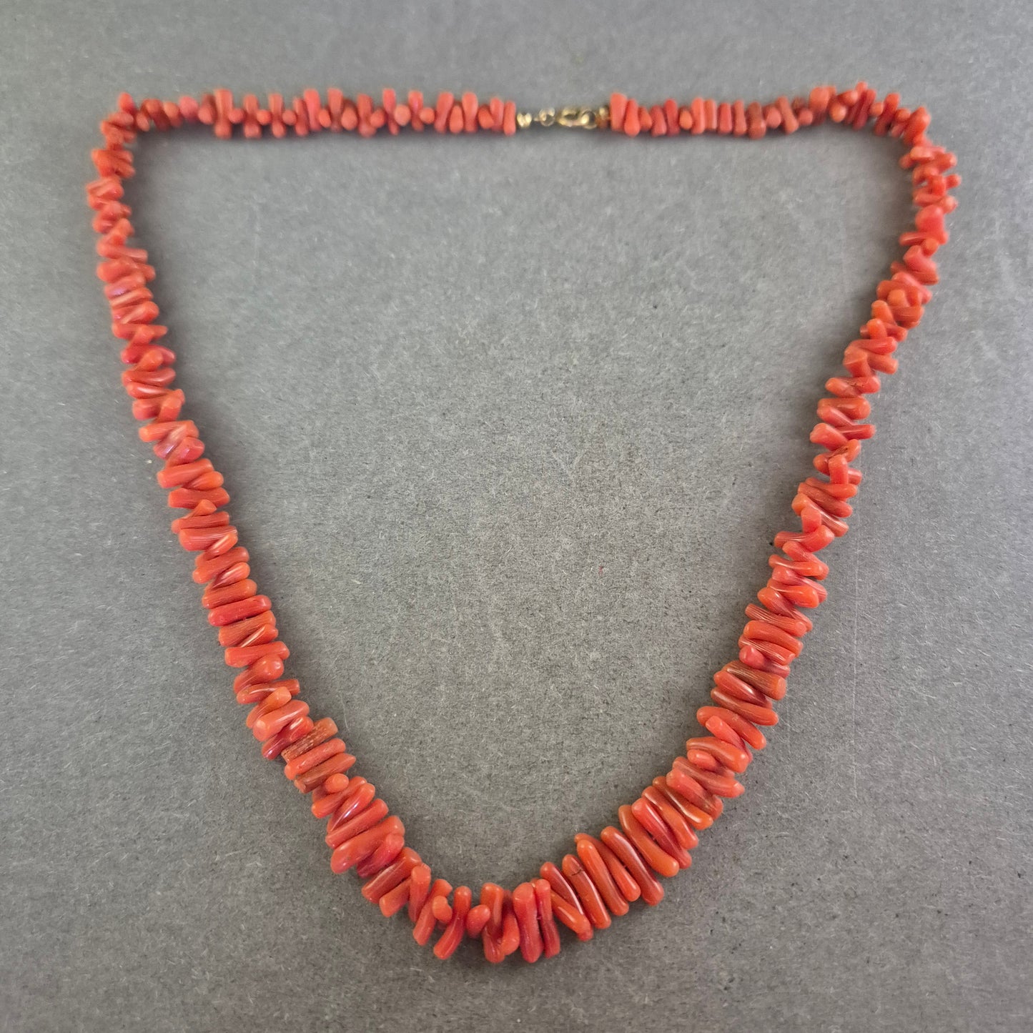 Damen Kette aus roten Korallen – Natürliche Eleganz