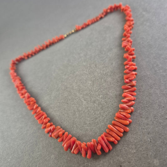Damen Kette aus roten Korallen – Natürliche Eleganz