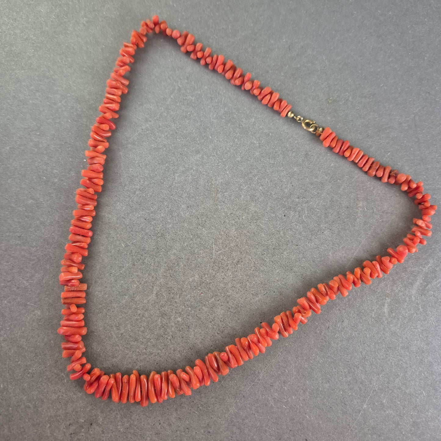 Damen Kette aus roten Korallen – Natürliche Eleganz