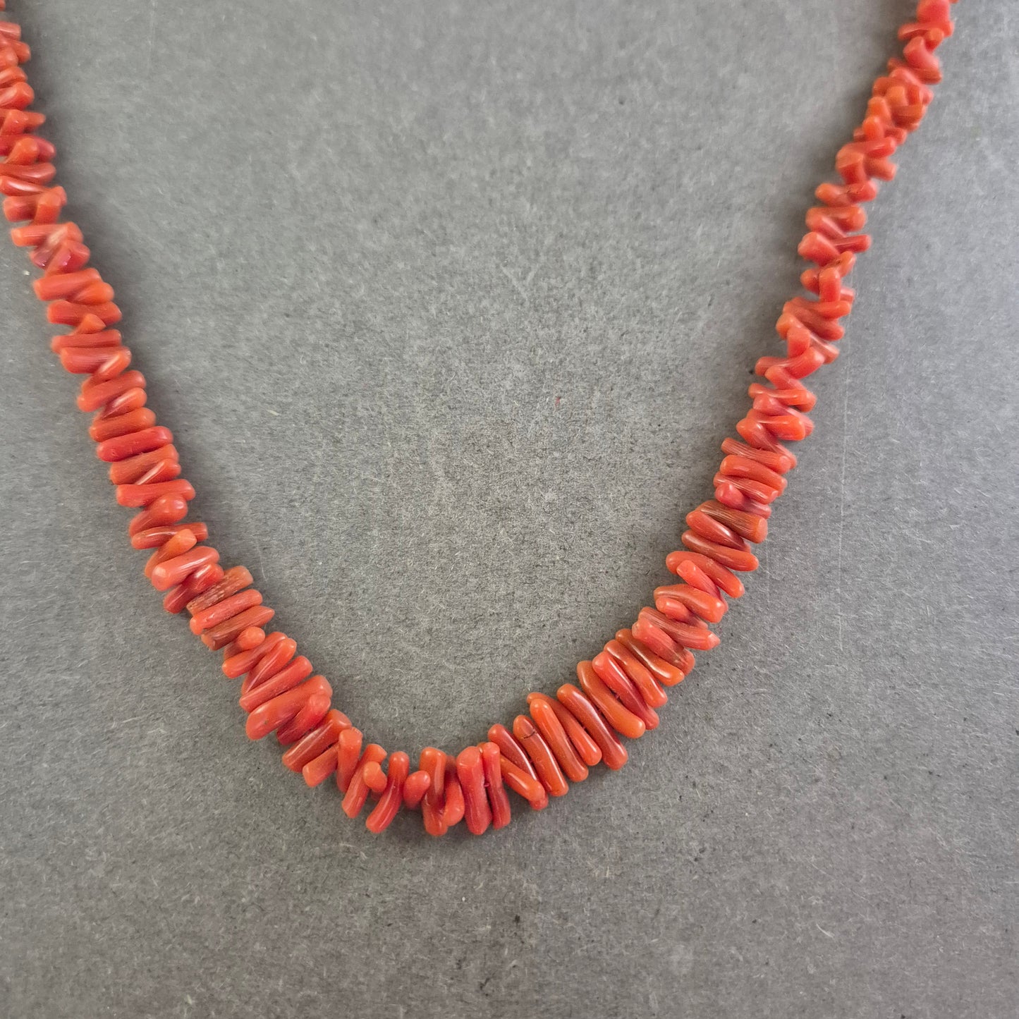 Damen Kette aus roten Korallen – Natürliche Eleganz