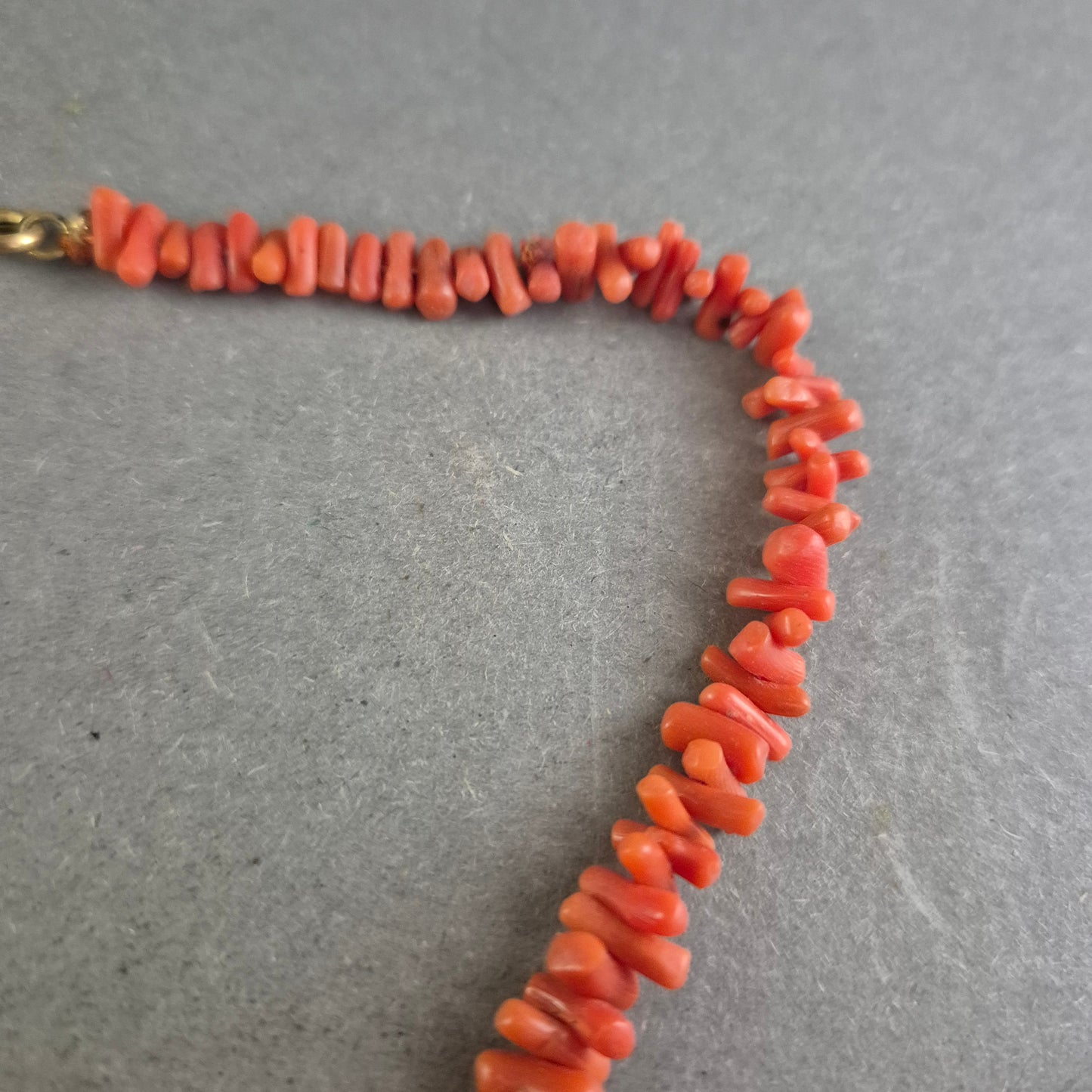 Damen Kette aus roten Korallen – Natürliche Eleganz