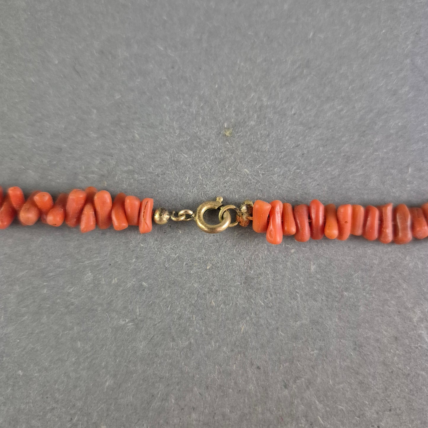 Damen Kette aus roten Korallen – Natürliche Eleganz
