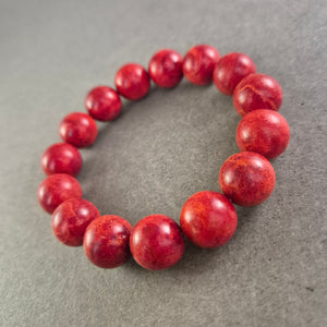 Elastisches Damen Armband mit roten Steinperlen – Kraftvoll und modern