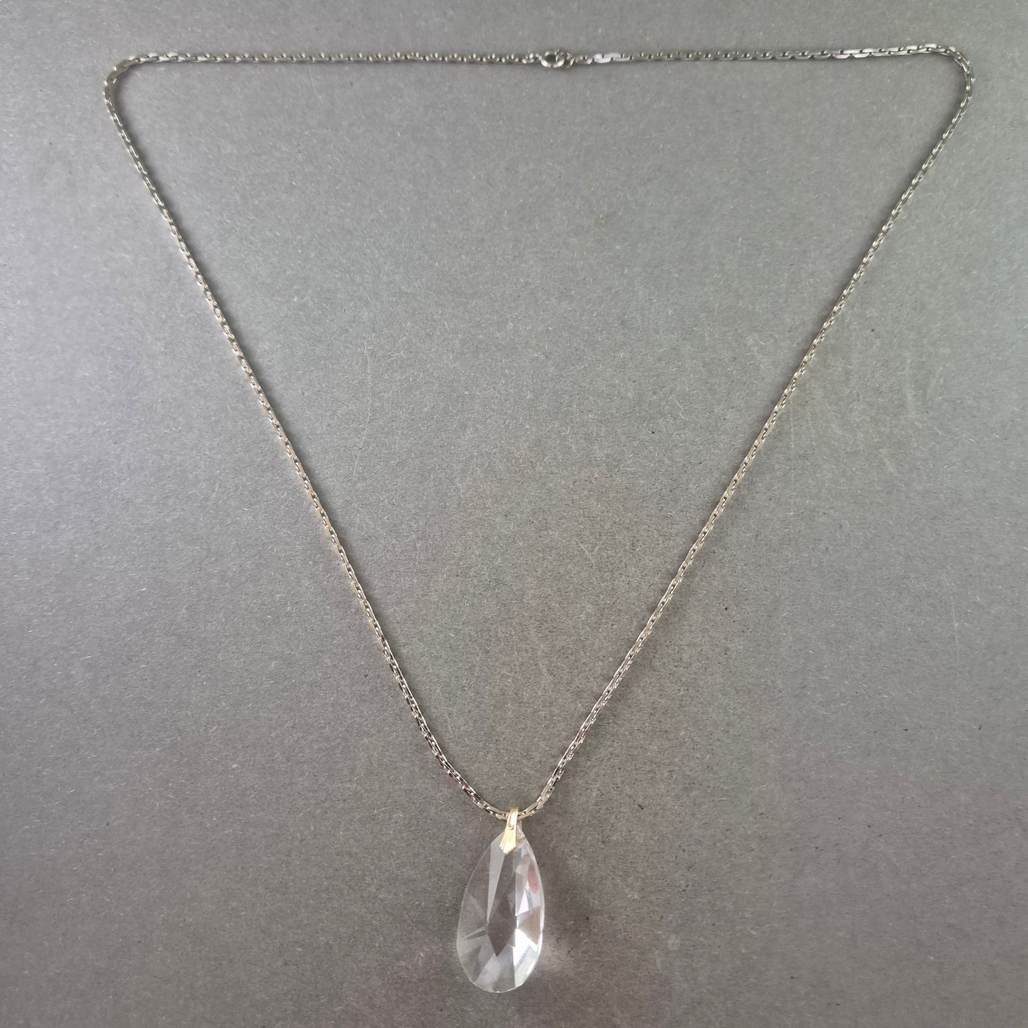 Damen Kette mit großem Kristallanhänger – Zeitlos und edel