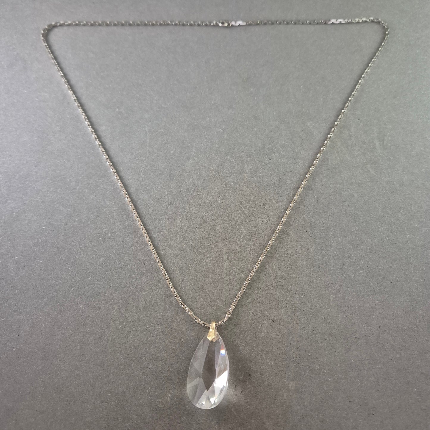 Damen Kette mit großem Kristallanhänger – Zeitlos und edel