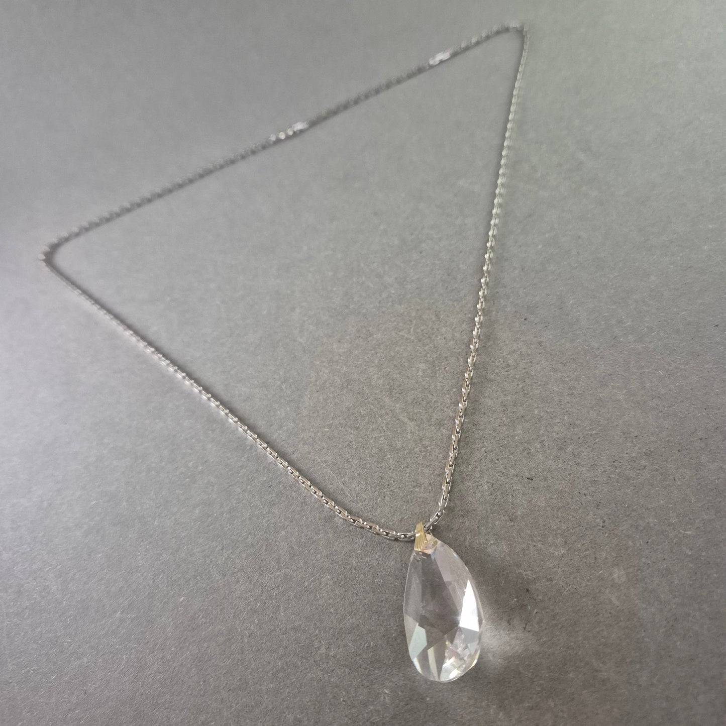 Damen Kette mit großem Kristallanhänger – Zeitlos und edel