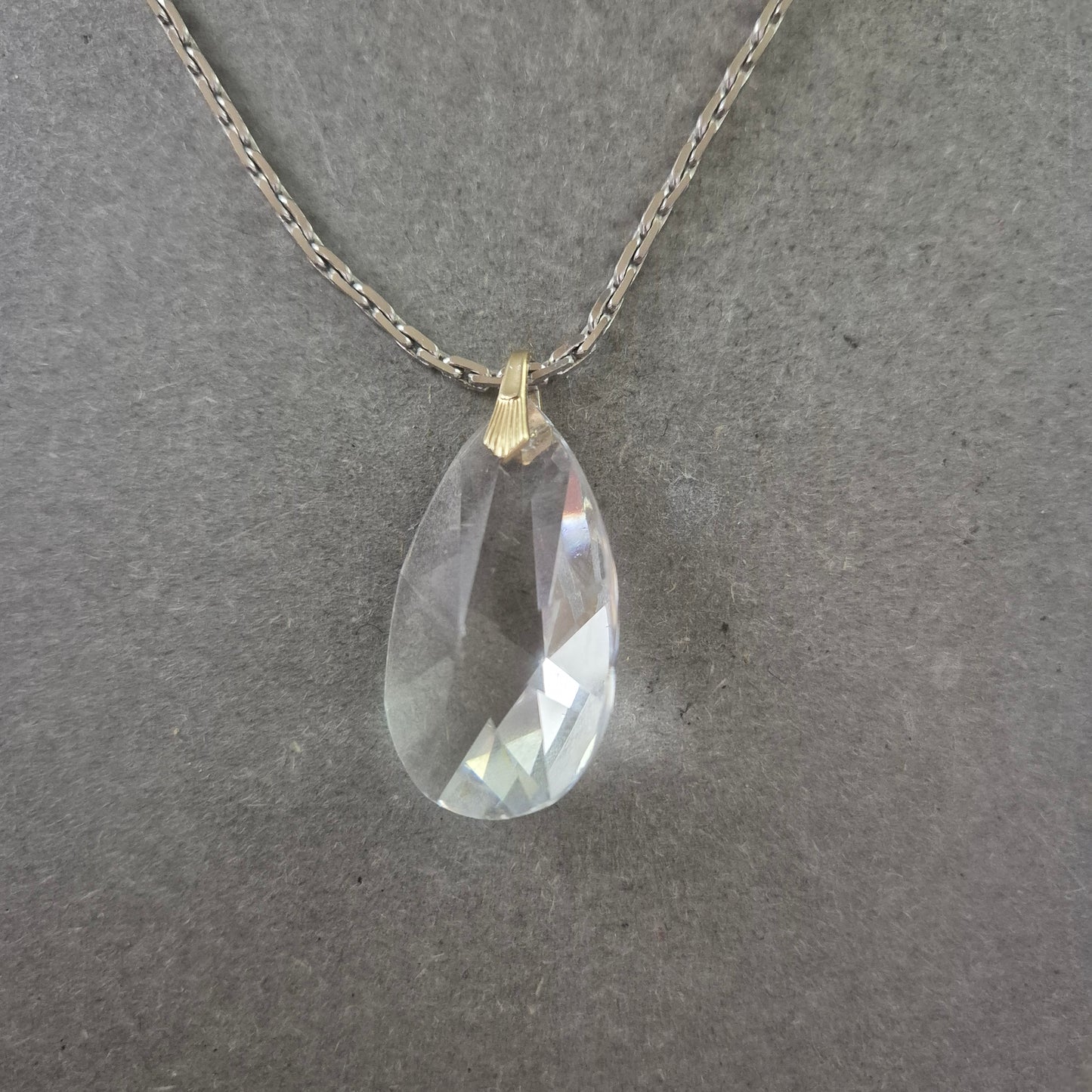 Damen Kette mit großem Kristallanhänger – Zeitlos und edel