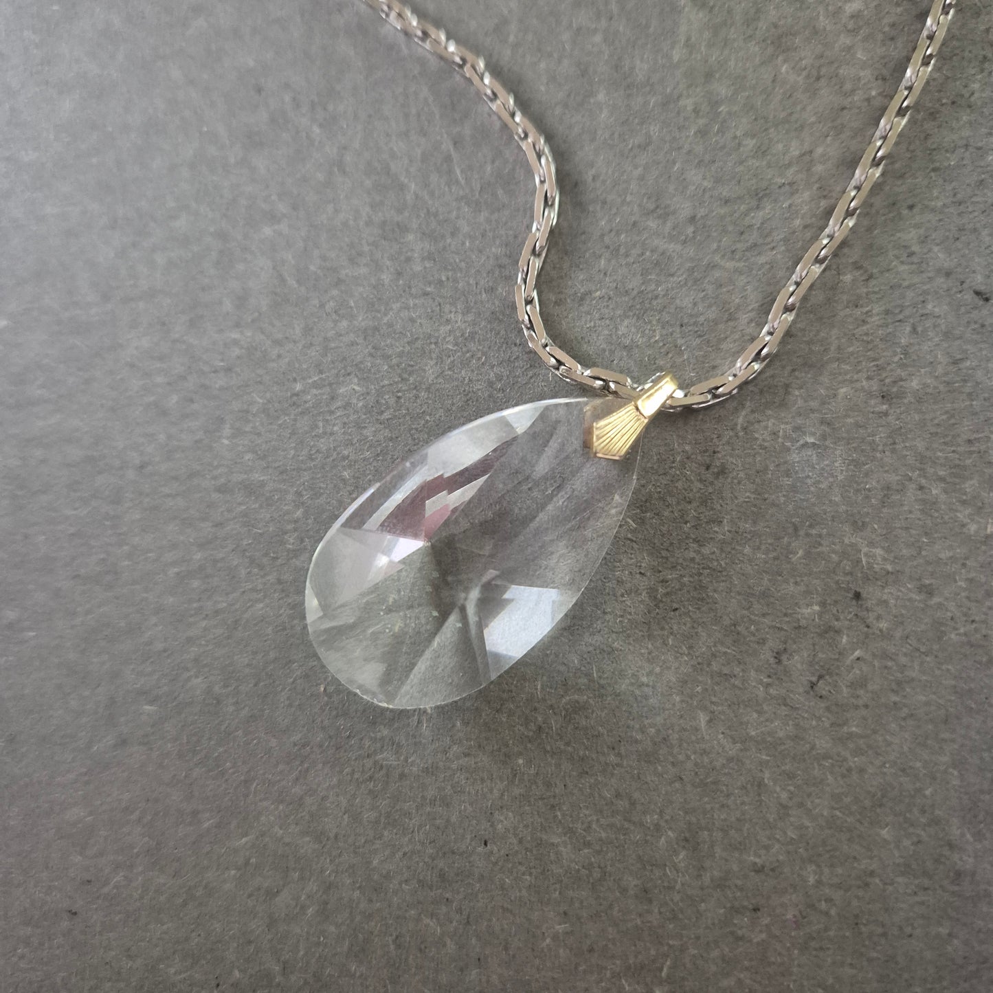 Damen Kette mit großem Kristallanhänger – Zeitlos und edel