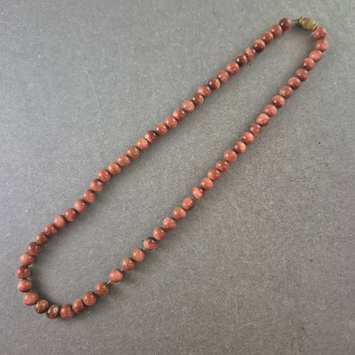 Damen Kette aus Goldsandstein – Funkelnder Naturstein