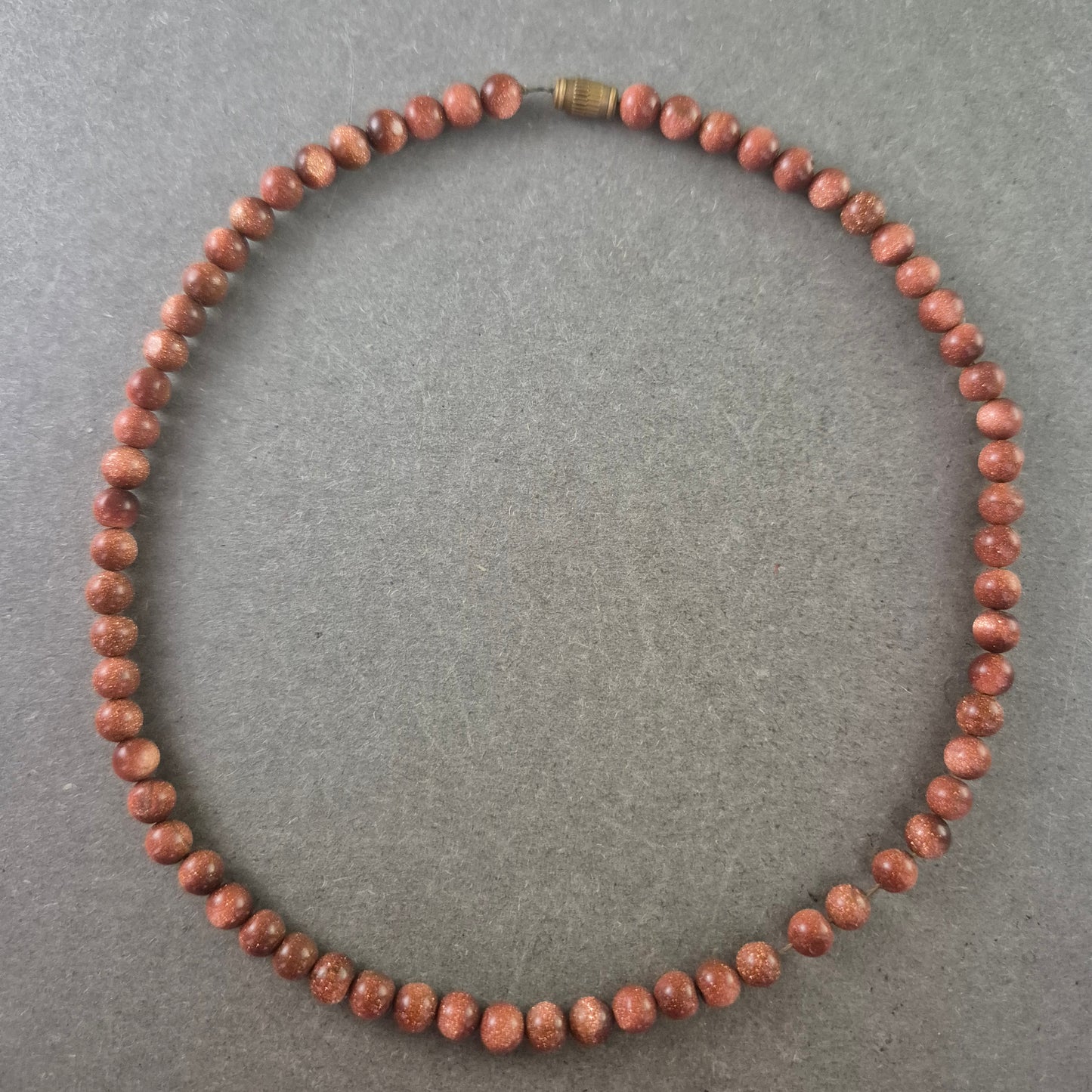 Damen Kette aus Goldsandstein – Funkelnder Naturstein