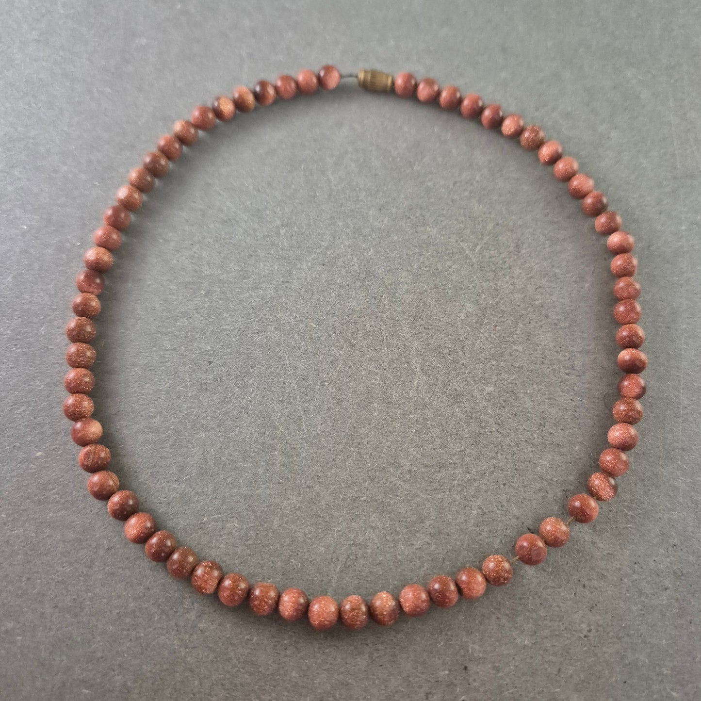 Damen Kette aus Goldsandstein – Funkelnder Naturstein