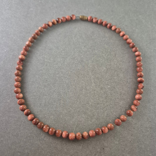 Damen Kette aus Goldsandstein – Funkelnder Naturstein