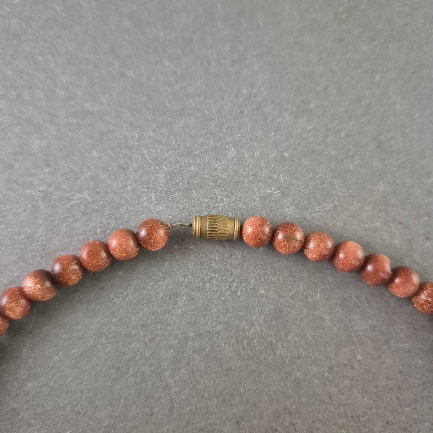 Damen Kette aus Goldsandstein – Funkelnder Naturstein