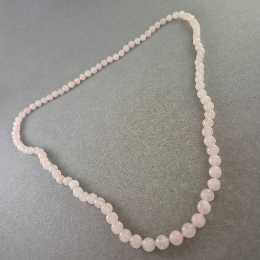 Damen Kette aus Rosenquarz – Zart und zeitlos