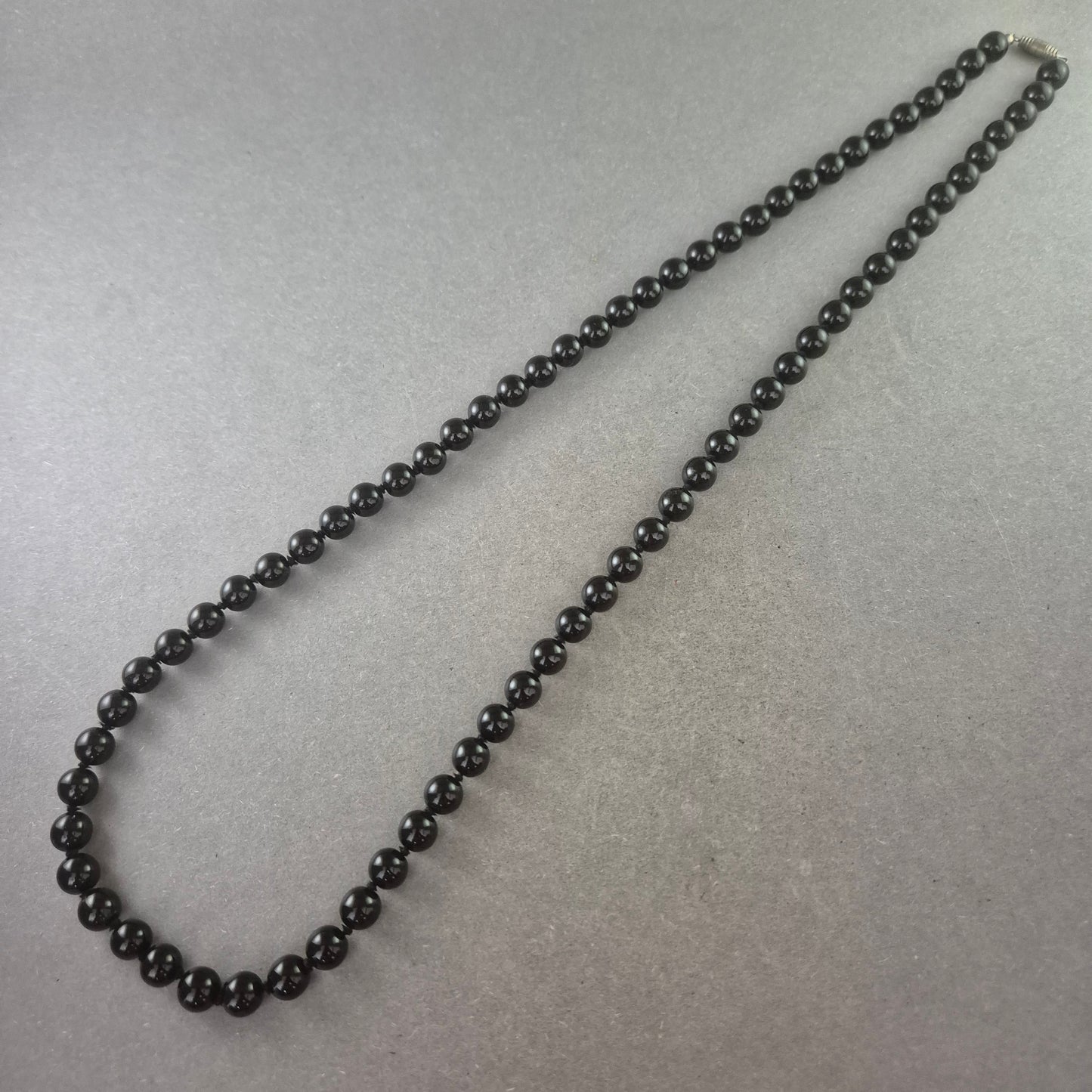 Damen Kette aus schwarzen Perlen – Elegant und klassisch