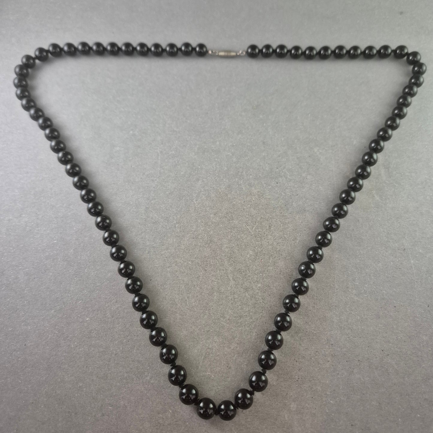 Damen Kette aus schwarzen Perlen – Elegant und klassisch