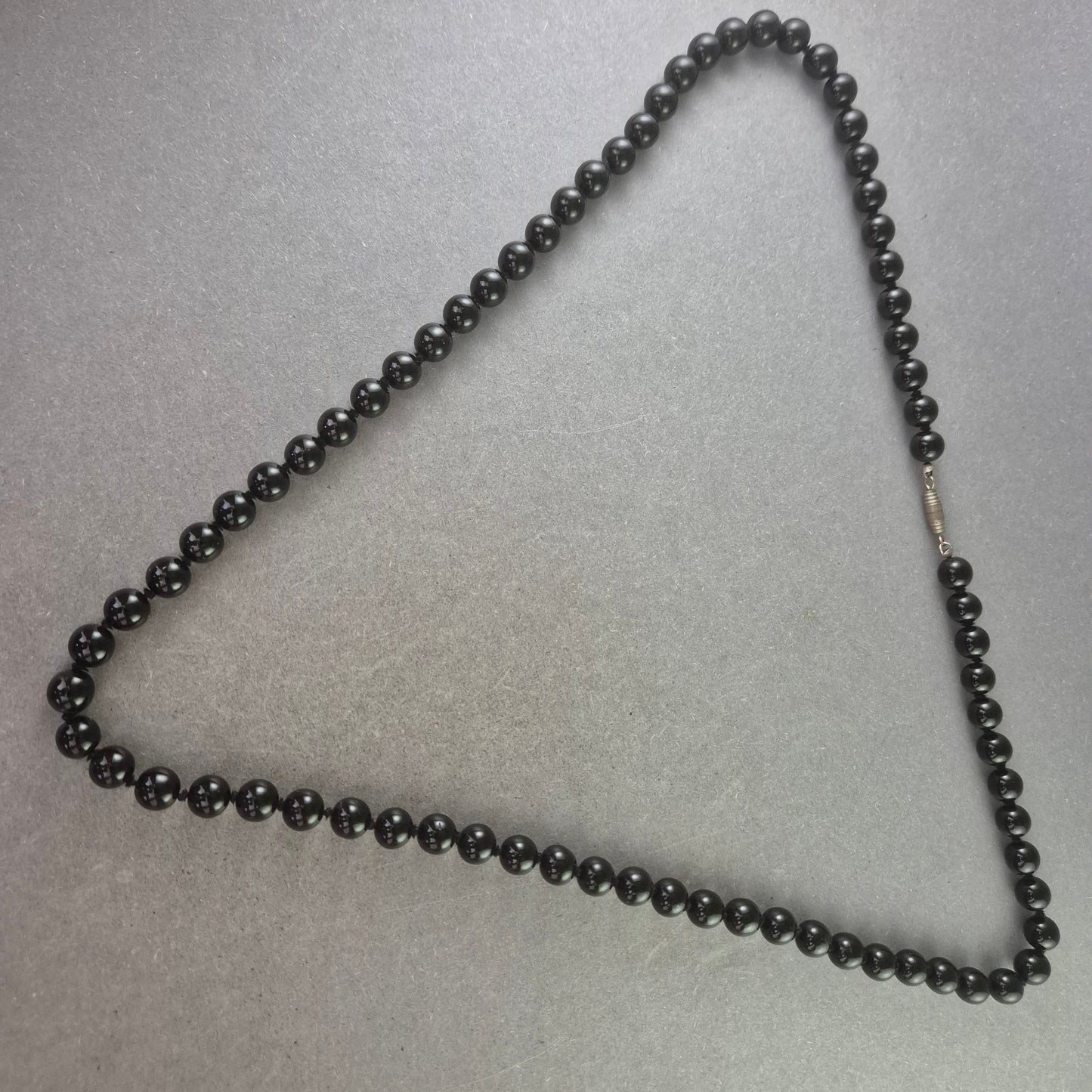 Damen Kette aus schwarzen Perlen – Elegant und klassisch