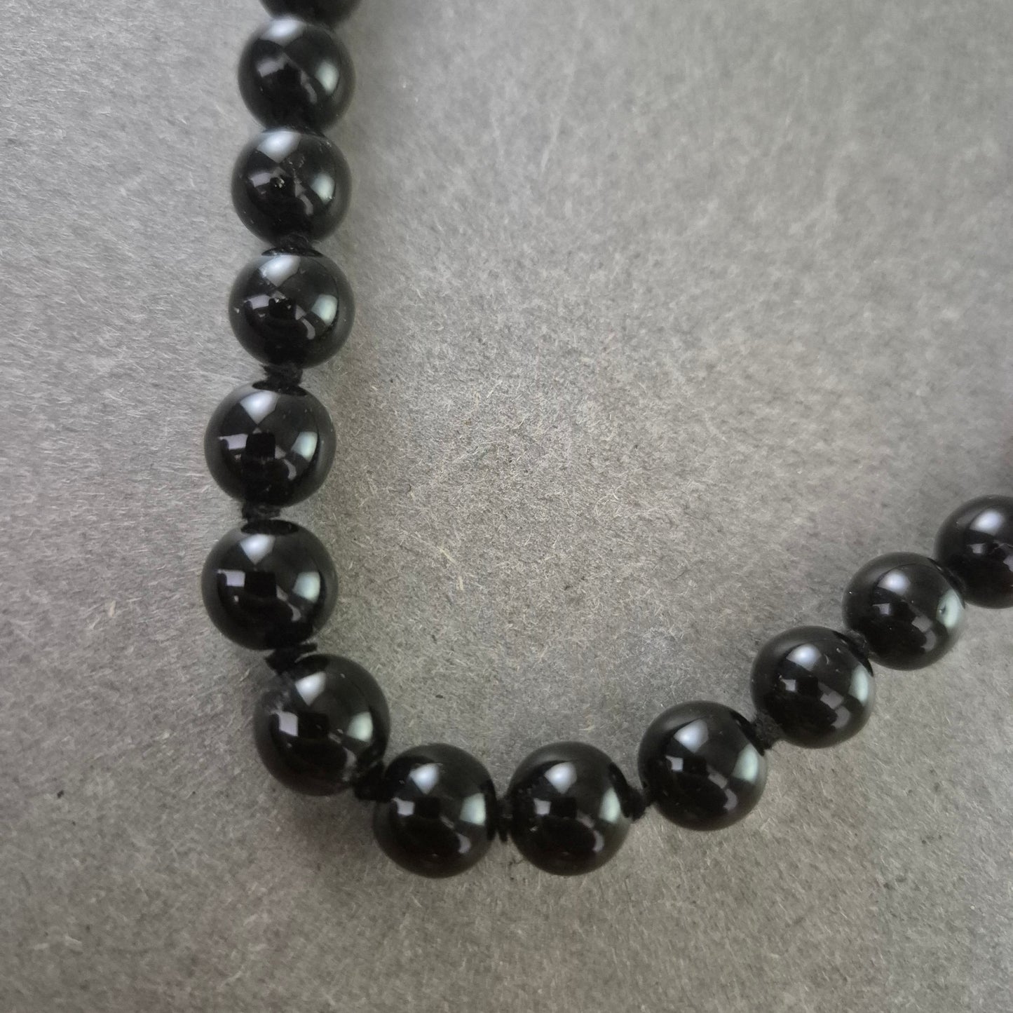 Damen Kette aus schwarzen Perlen – Elegant und klassisch