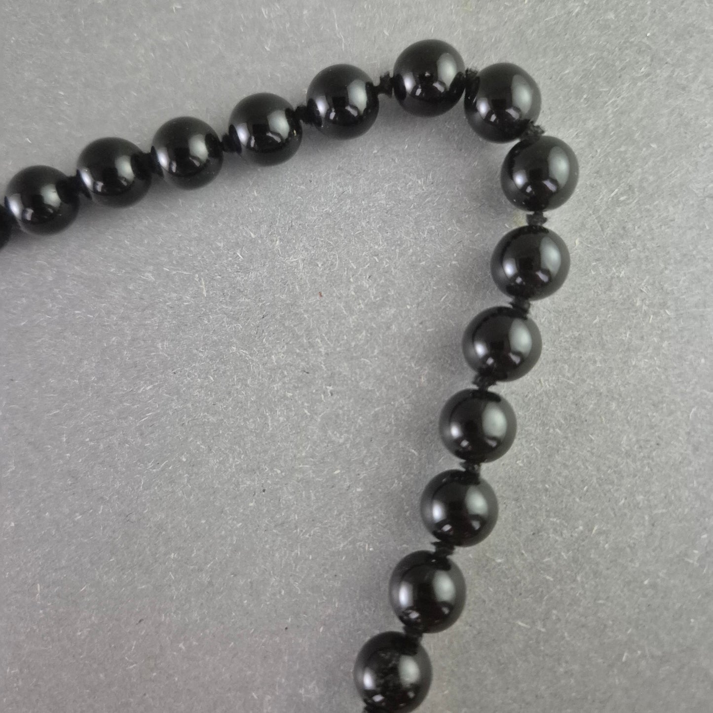 Damen Kette aus schwarzen Perlen – Elegant und klassisch