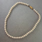 Damen Kette mit weißen Perlen – Klassisch und elegant
