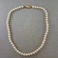 Damen Kette mit weißen Perlen – Klassisch und elegant