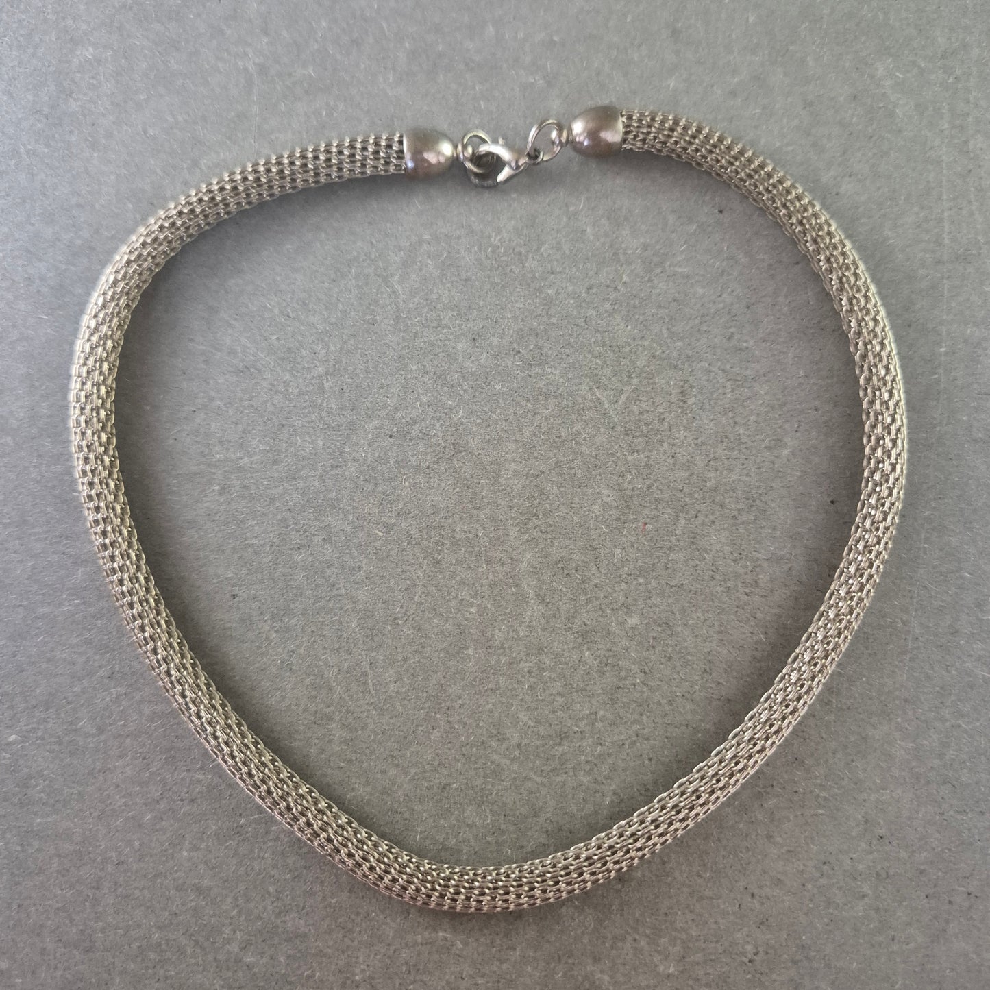 Elegantes Damen Armband aus Edelstahl – Zeitloses Flechtmuster