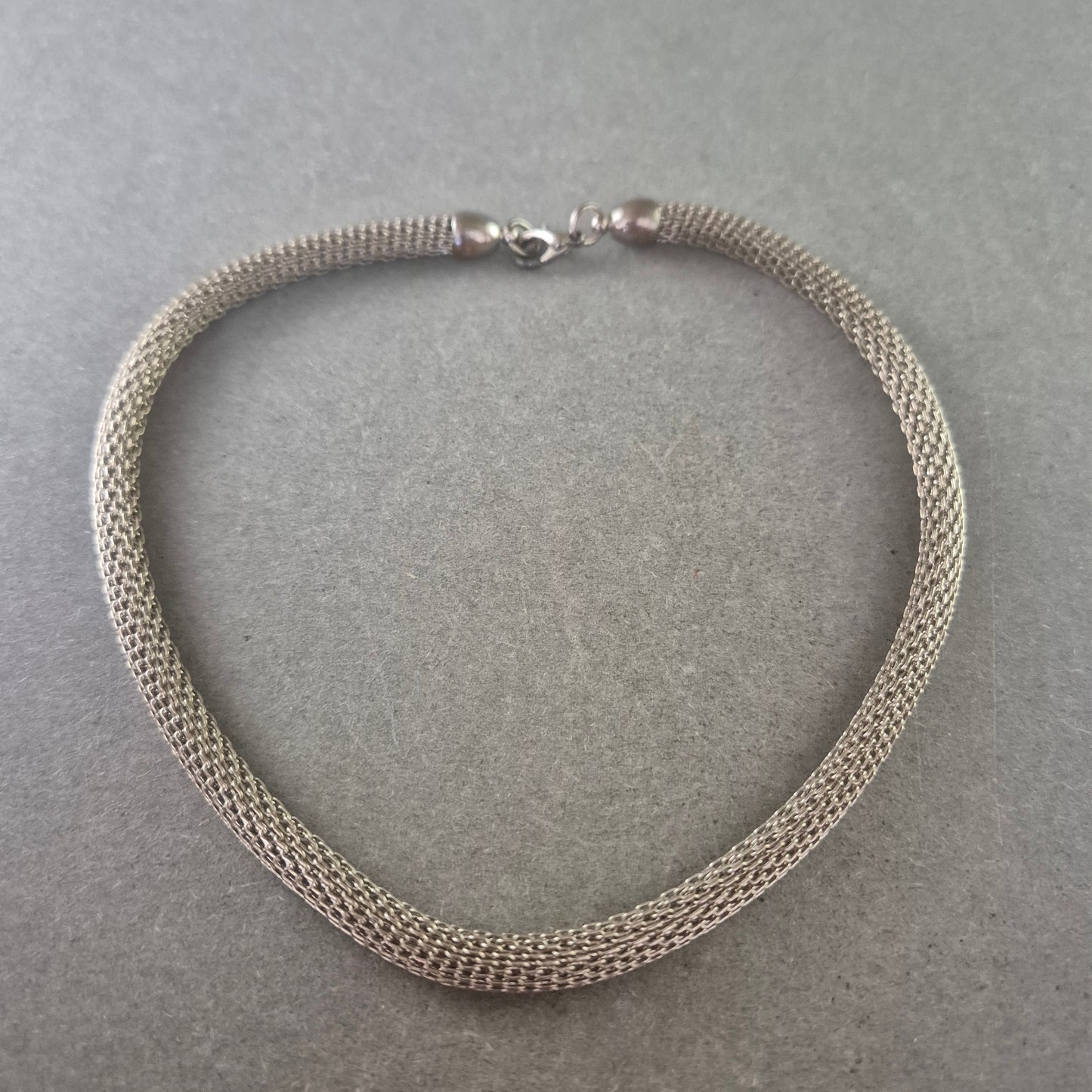 Elegantes Damen Armband aus Edelstahl – Zeitloses Flechtmuster