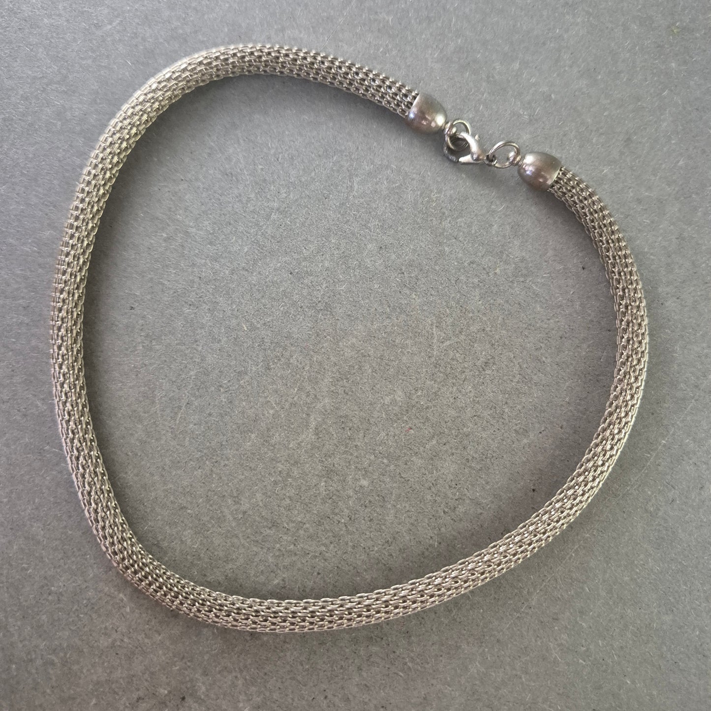 Elegantes Damen Armband aus Edelstahl – Zeitloses Flechtmuster