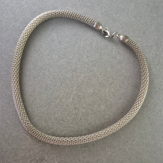 Elegantes Damen Armband aus Edelstahl – Zeitloses Flechtmuster