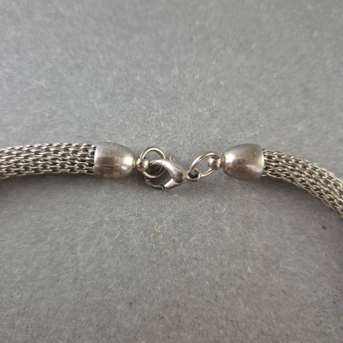 Elegantes Damen Armband aus Edelstahl – Zeitloses Flechtmuster