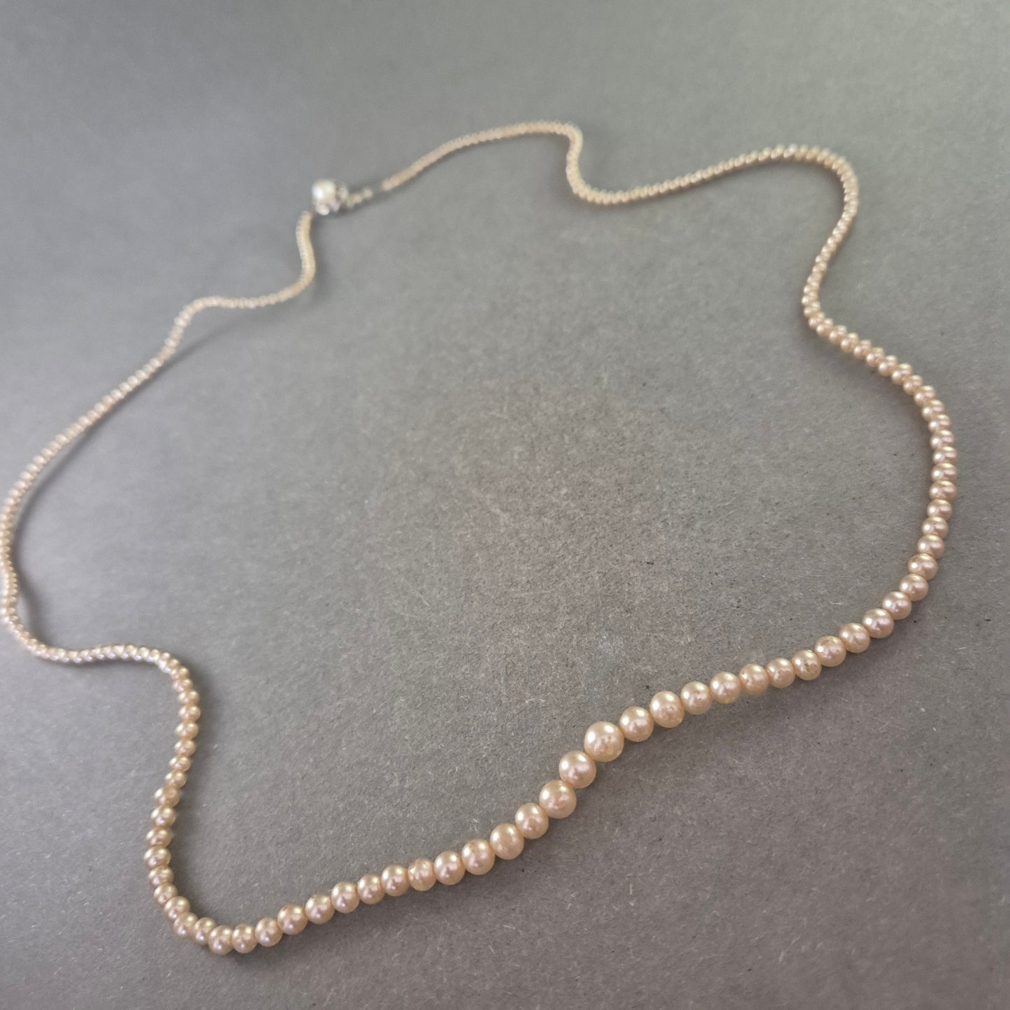 Elegante Damen Halskette mit weißen Perlen – Klassisch & zeitlos
