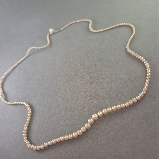 Elegante Damen Halskette mit weißen Perlen – Klassisch & zeitlos