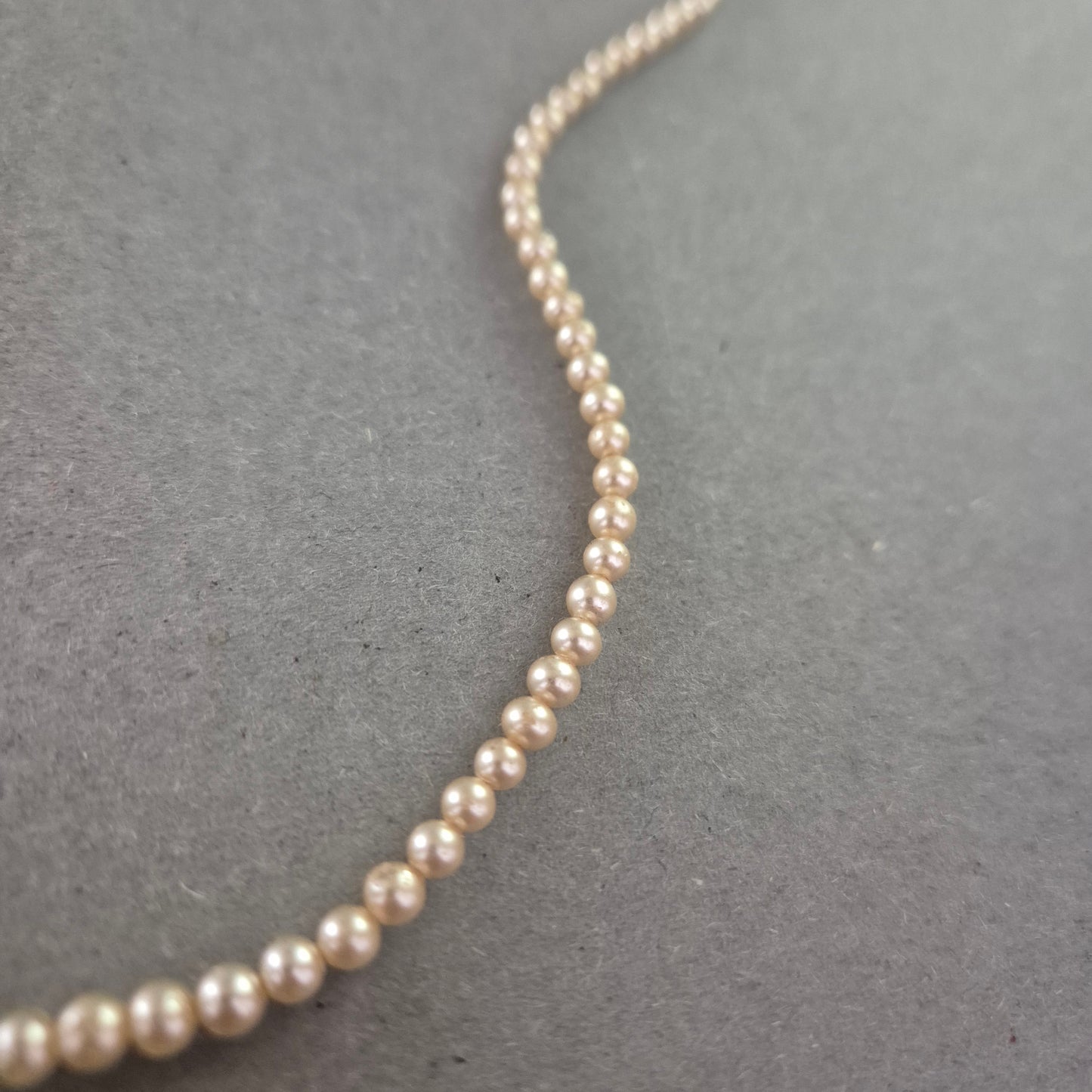 Elegante Damen Halskette mit weißen Perlen – Klassisch & zeitlos