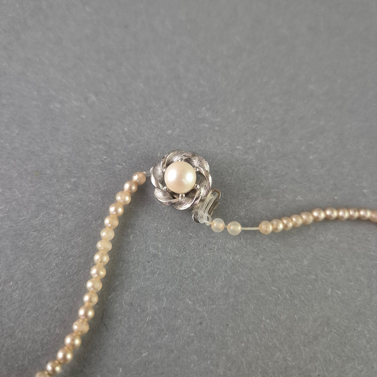 Elegante Damen Halskette mit weißen Perlen – Klassisch & zeitlos