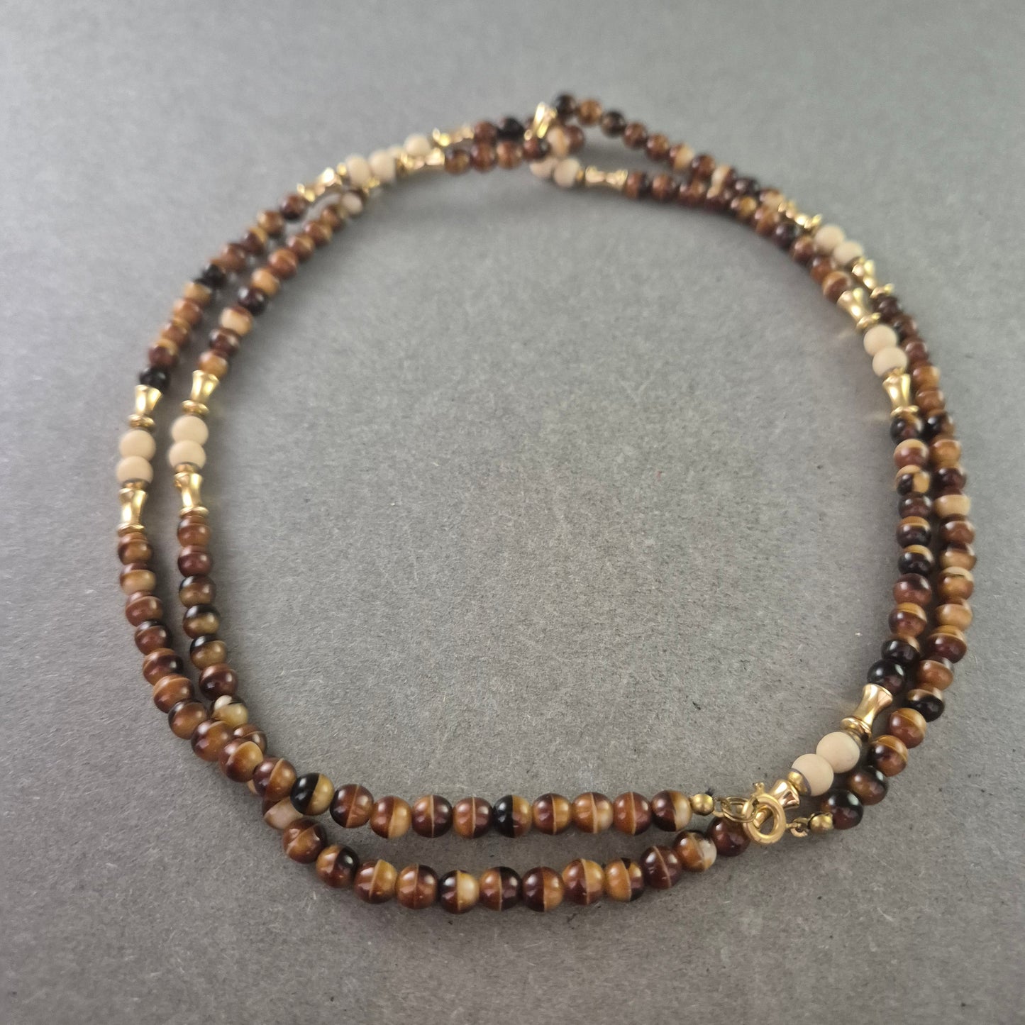 Damen Halskette mit braunen Steinperlen – Zweireihig & elegant