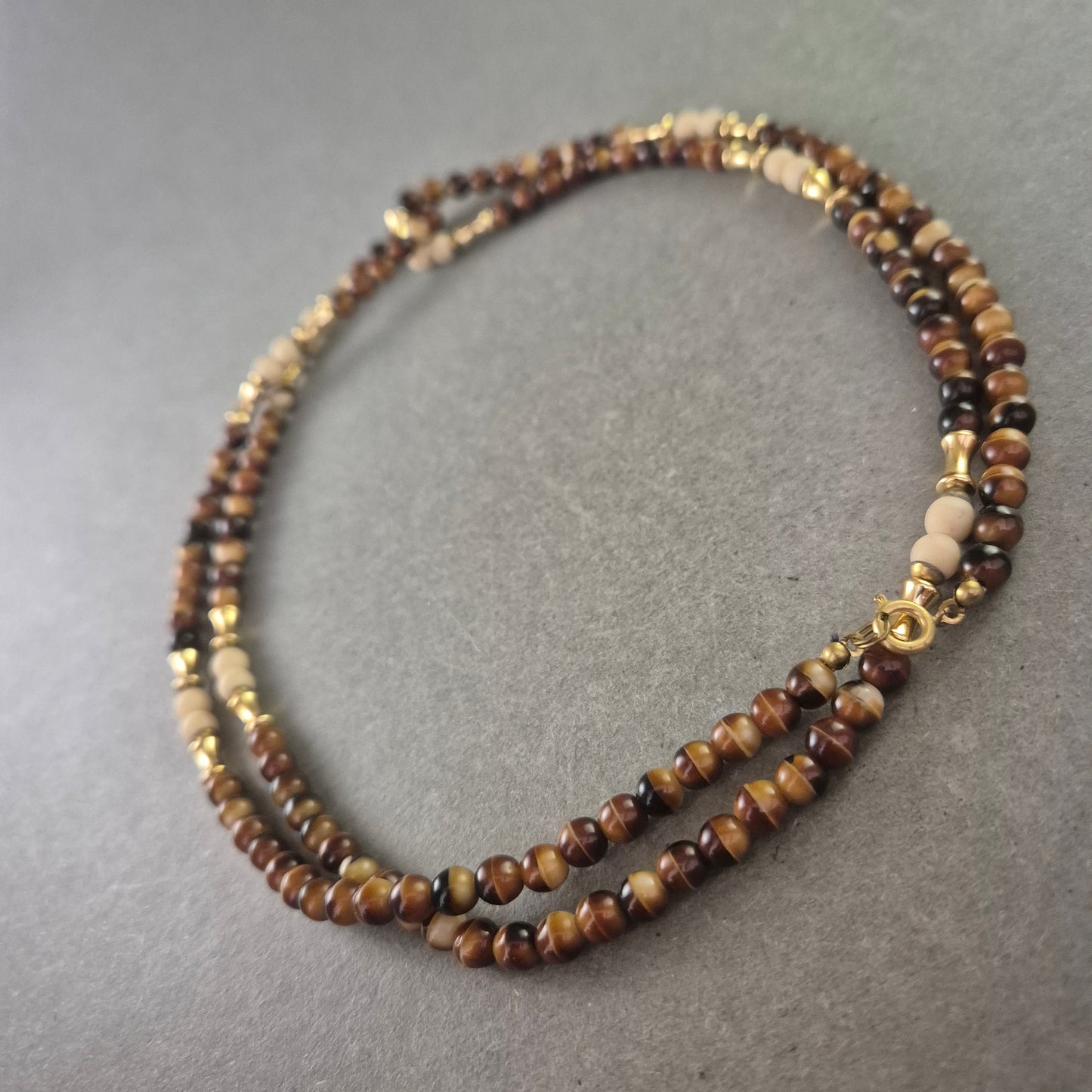 Damen Halskette mit braunen Steinperlen – Zweireihig & elegant