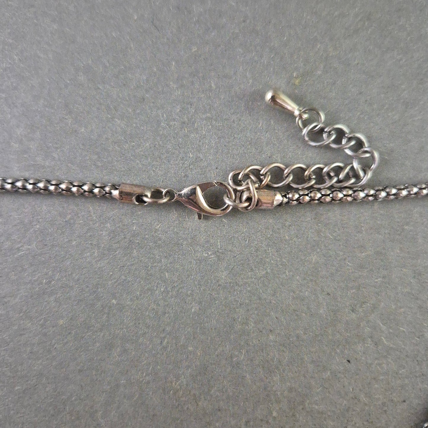 Damen Halskette mit Stickerei Anhänger – Ethno Stil