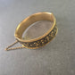 Damen Armreif goldfarben – Ornament Design mit Sicherheitskette