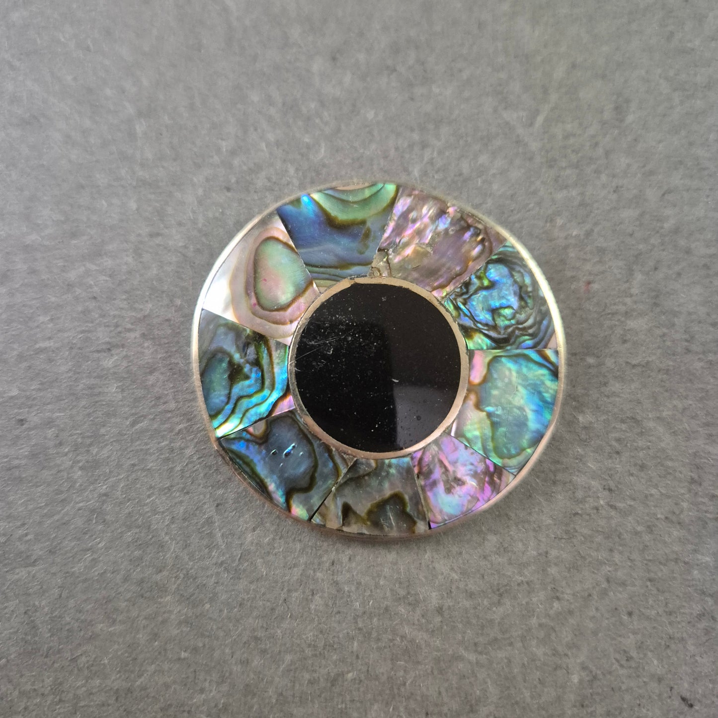 Damen Brosche rund – Perlmutt Einlage in schimmernden Farben
