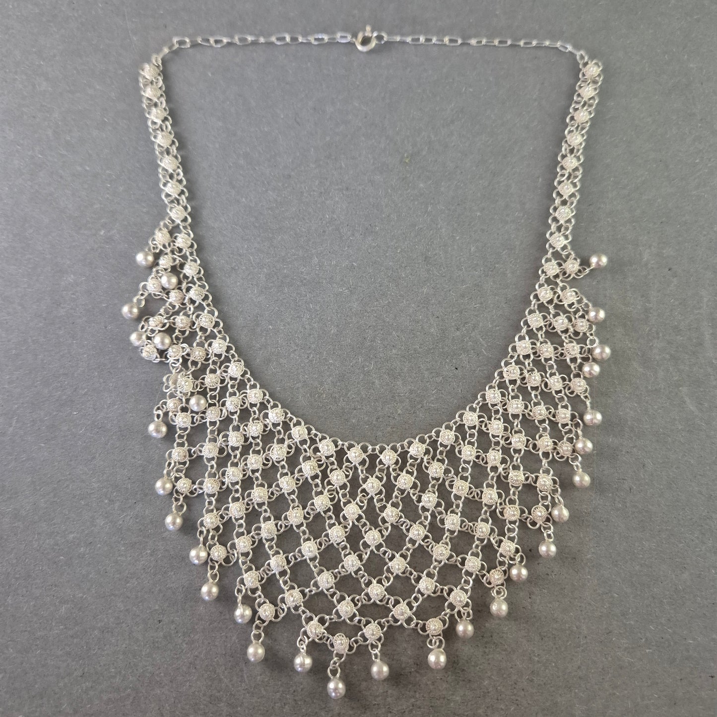Damen Kette Silberfarben – Orientalisches Netzdesign mit Perlen