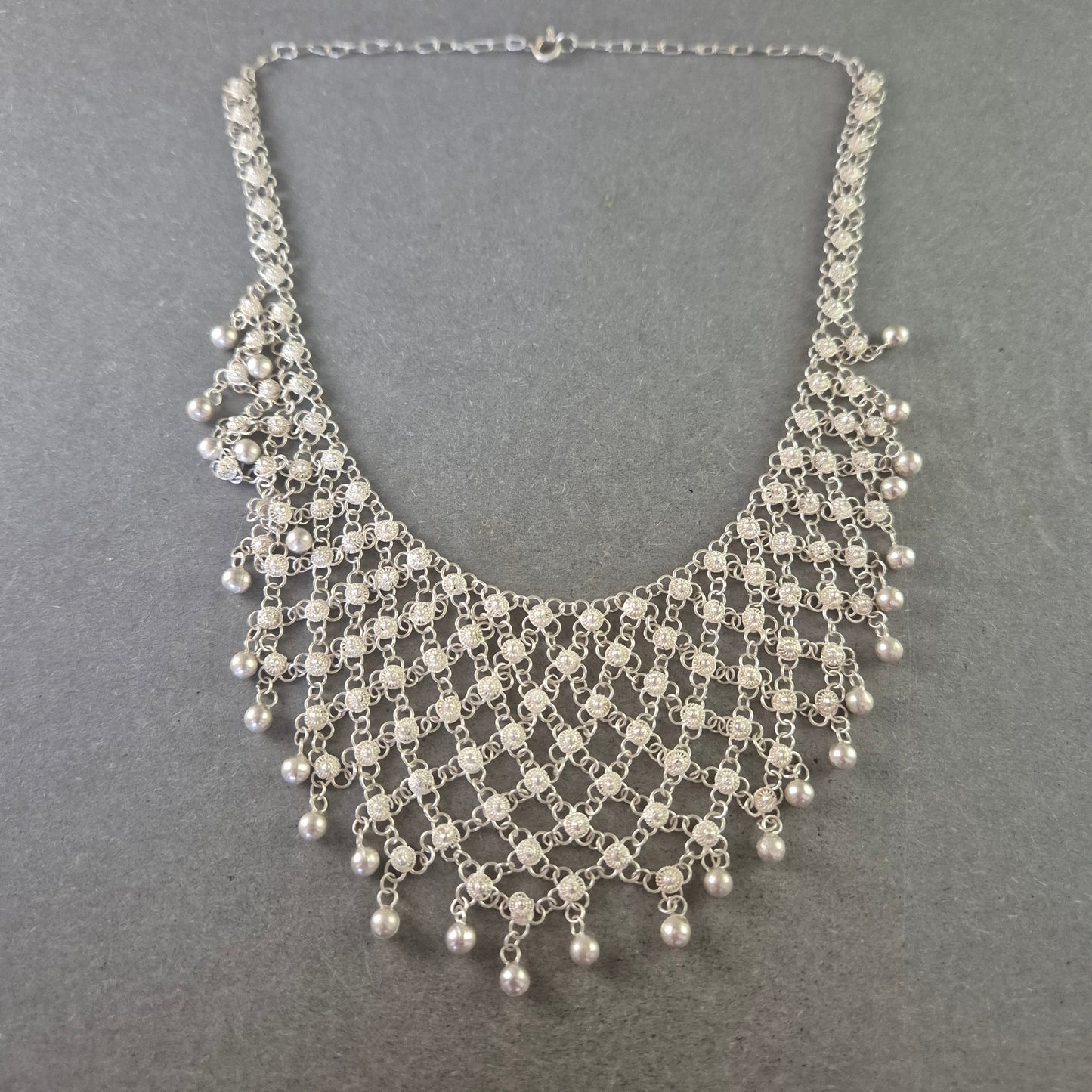 Damen Kette Silberfarben – Orientalisches Netzdesign mit Perlen